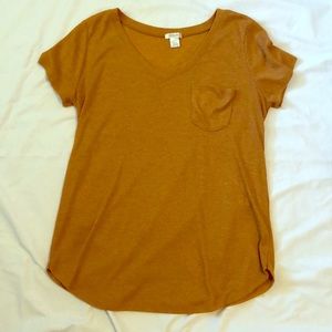 Women’s Mustard Yellow V-Neck Tee size L